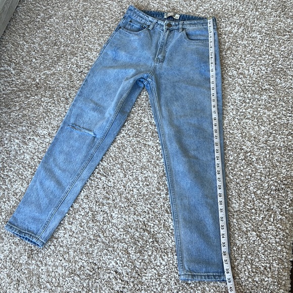 Boohoo Light Blue Wash 100% Cotton High Waist Mom Jeans Sz 6 - Picture 9 of 10